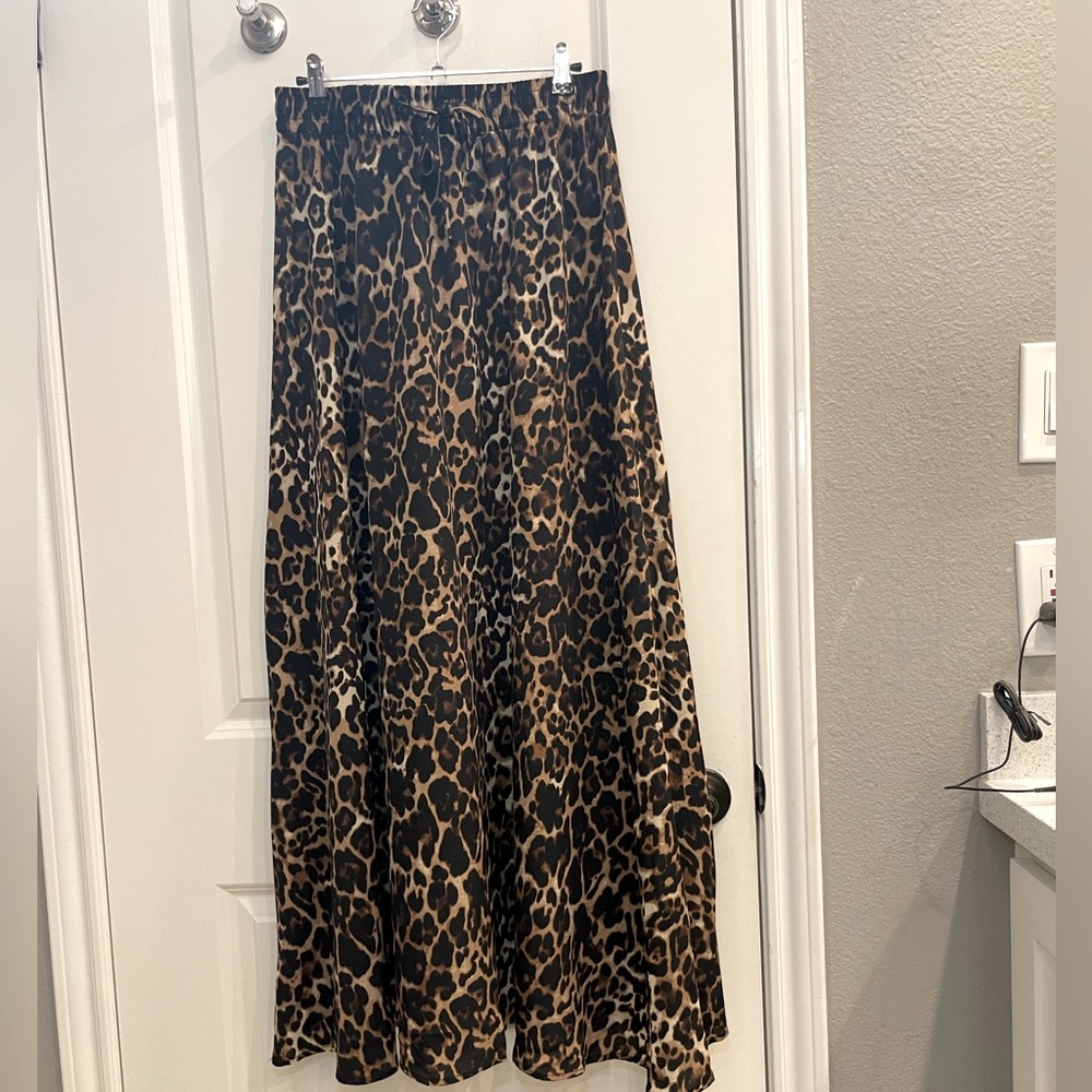 Bluetime women’s leopard skirt size Large
